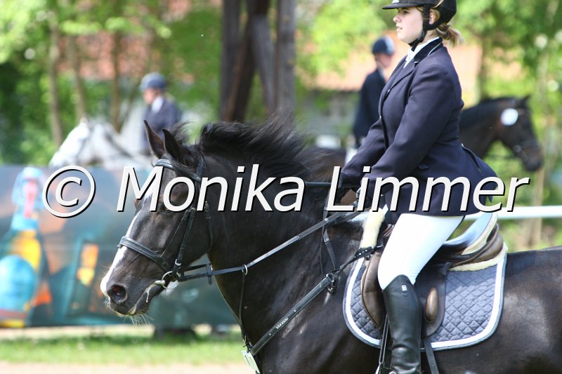 005M5107_Etzel_L Springen.JPG